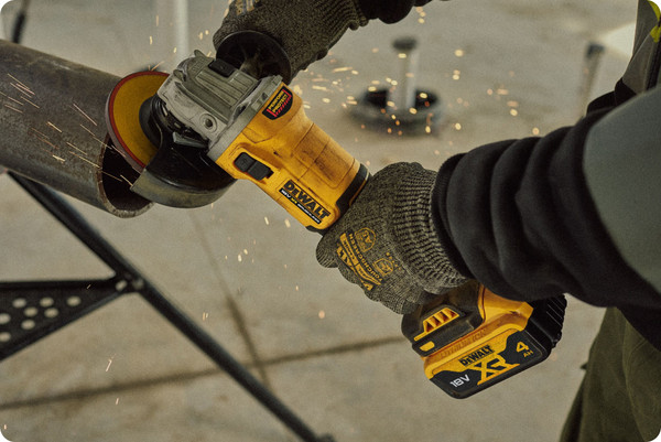 Изображение товара Профессиональная угловая шлифмашина DeWalt DCG407N