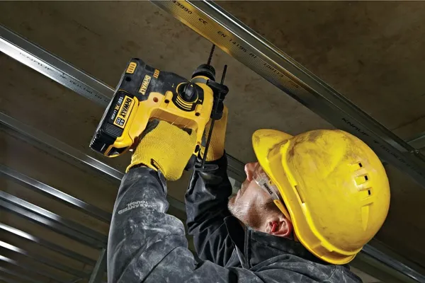 Изображение товара Профессиональный перфоратор DeWalt DCH253M2