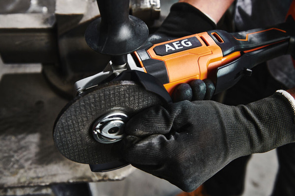 Изображение товара Профессиональная угловая шлифмашина AEG Powertools BEWS18-125X2-0 (4935498182)