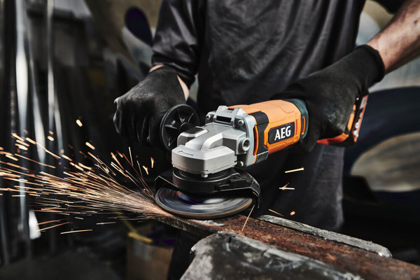 Изображение товара Профессиональная угловая шлифмашина AEG Powertools BEWS18-125X2-0 (4935498182)