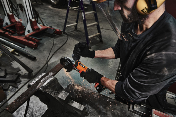 Изображение товара Профессиональная угловая шлифмашина AEG Powertools BEWS18-125X2-0 (4935498182)