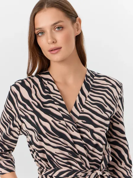 Изображение товара Халат Mark Formelle 552275/1 (р.164/170-92-98, зебра на холодном бежевом)