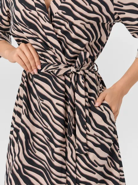 Изображение товара Халат Mark Formelle 552275/1 (р.164/170-92-98, зебра на холодном бежевом)