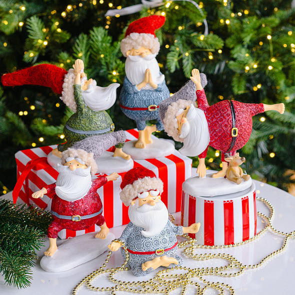Изображение товара Статуэтка Andrea Fontebasso Christmas Babbo Yoga Санта в позе воина / CM9BB013046