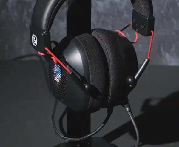 Изображение товара Наушники-гарнитура Оклик HS-L305G (черный/красный)