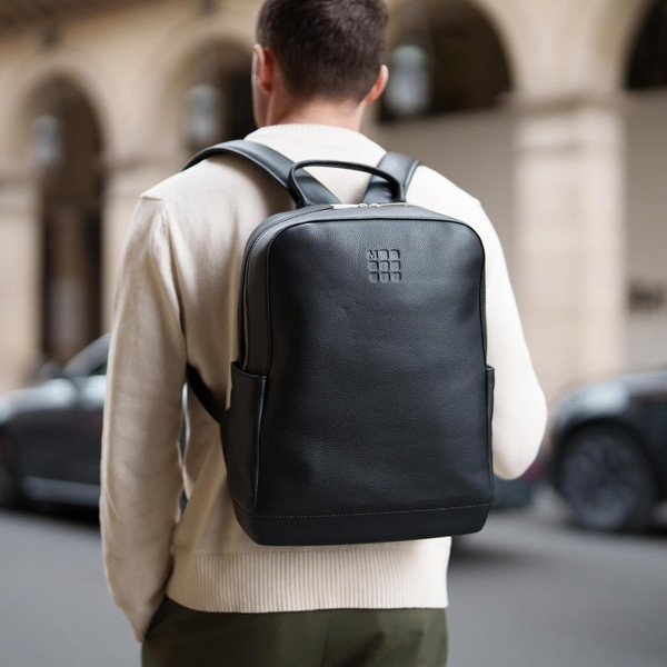 Изображение товара Рюкзак Moleskine Classic Leather ET74UBKBK (черный)