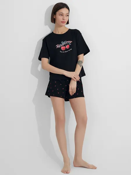 Изображение товара Пижама Mark Formelle 592536 (р.164/170-88-94, черный/вишенки на черном)