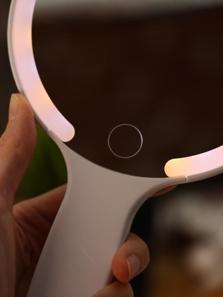 Изображение товара Зеркало косметическое ILikeGift Girly Hand circle 157P-DJ-46 (белый)