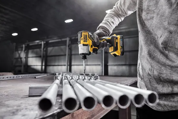 Изображение товара Аккумуляторный шуруповерт DeWalt DCF840NT-XJ