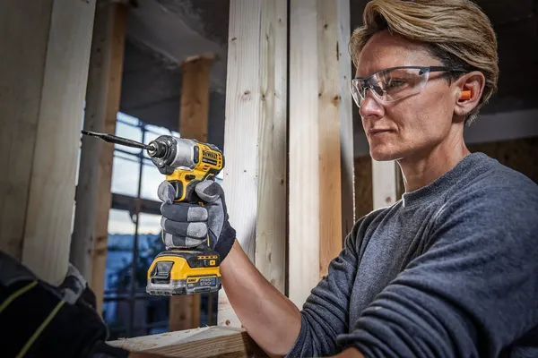 Изображение товара Аккумуляторный шуруповерт DeWalt DCF840NT-XJ