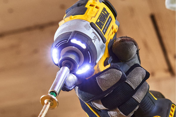Изображение товара Аккумуляторный шуруповерт DeWalt DCF860NT-XJ