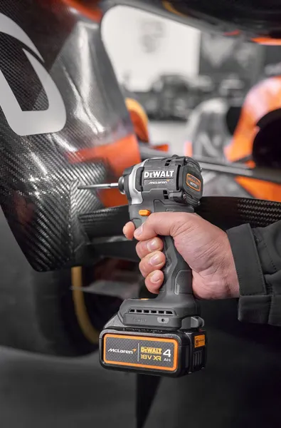 Изображение товара Профессиональная дрель-шуруповерт DeWalt DCF85MM1T-QW