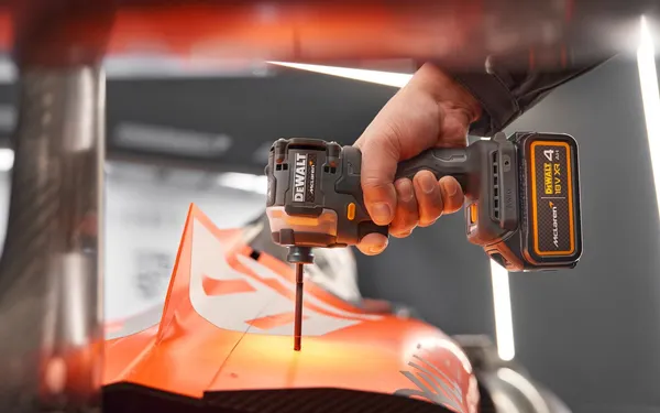 Изображение товара Профессиональная дрель-шуруповерт DeWalt DCF85MM1T-QW