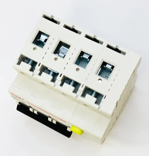 Изображение товара Дифференциальный автомат SHCET АВДТ64 3Р+N 32А 300мА 6кА тип АС / S0003343