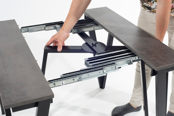 Изображение товара Консольный столик Aledar W 90x40/240x76 (черный муар/бетон чикаго светло-серый)