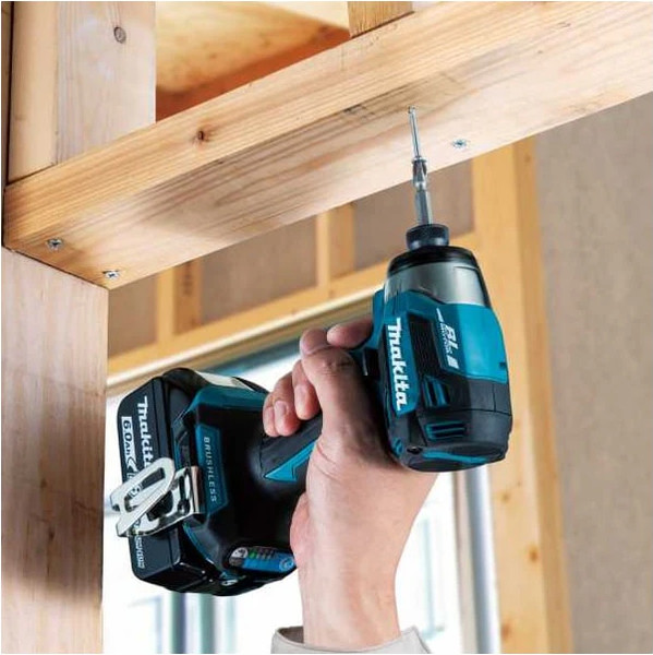 Изображение товара Профессиональный шуруповерт Makita DTD173RTJ