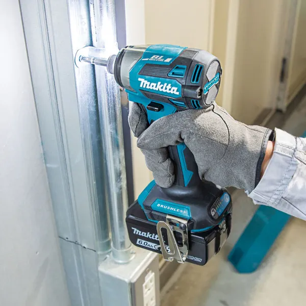Изображение товара Профессиональный шуруповерт Makita DTD173RFJ