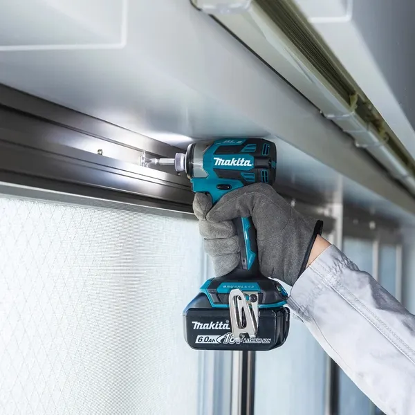 Изображение товара Профессиональный шуруповерт Makita DTD173RF1J