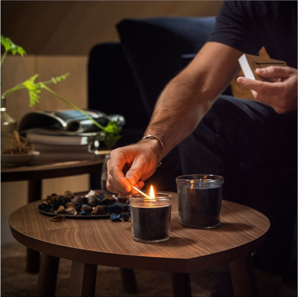 Изображение товара Свеча Ikea Фруктског Ветивер и герань 905.558.30 (черный/бирюзовый)