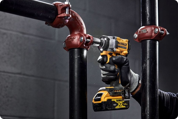 Изображение товара Профессиональный гайковерт DeWalt DCF922D2T