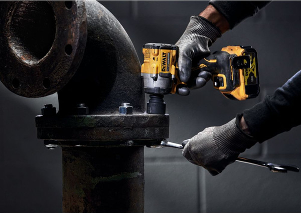 Изображение товара Профессиональный гайковерт DeWalt DCF922D2T