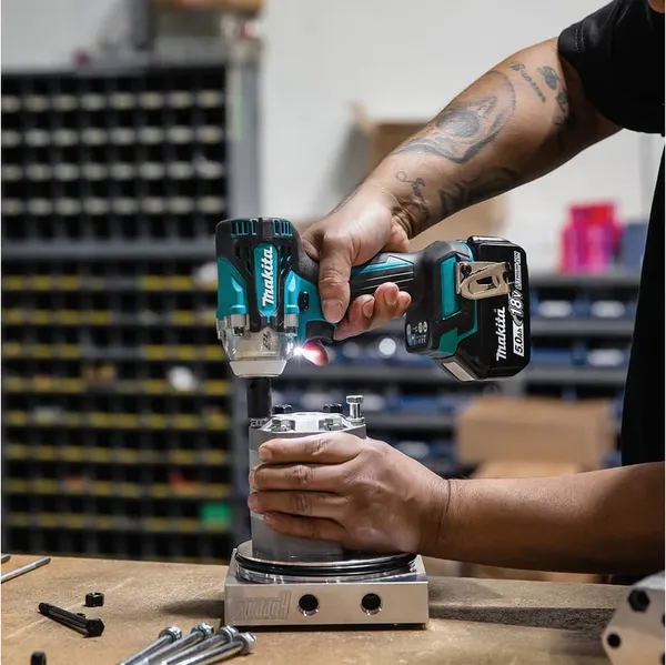 Изображение товара Профессиональный гайковерт Makita DTW302RTJ