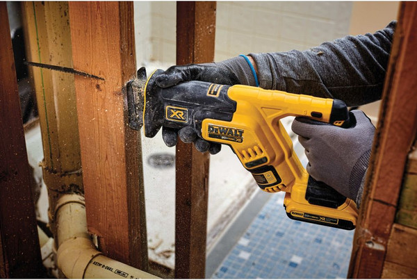 Изображение товара Профессиональная сабельная пила DeWalt DCS367P1