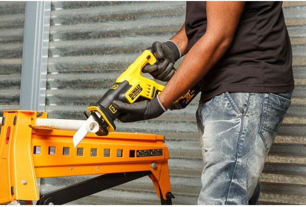 Изображение товара Профессиональная сабельная пила DeWalt DCS367P1