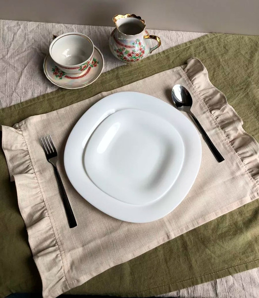 Изображение товара Сервировочная салфетка ОМурМебель 50x35см с рюшами + 5шт колец (5шт, серый)