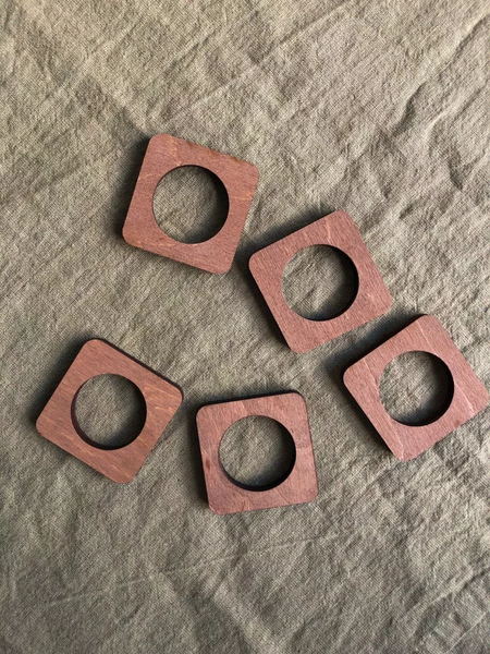 Изображение товара Сервировочная салфетка ОМурМебель 50x35см с рюшами + 5шт колец (5шт, серый)