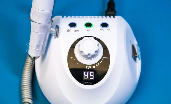 Изображение товара Аппарат для маникюра Dr.Alex SP-100 45000 об (белый)