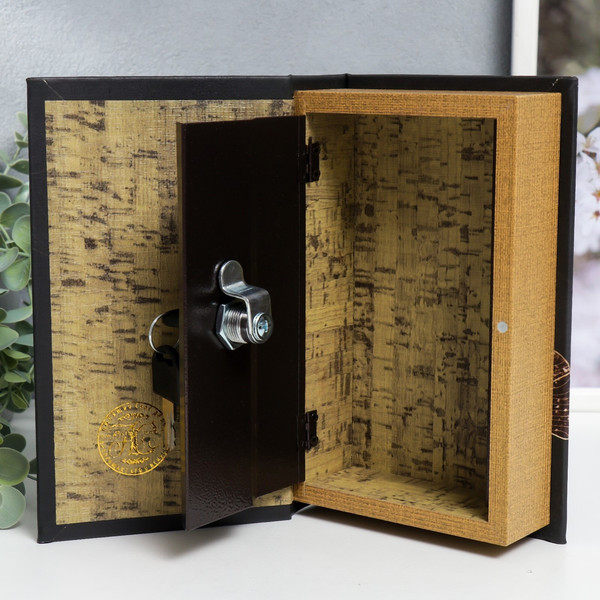Изображение товара Книга-сейф Sima-Land Золотые лепестки на чёрном 7359026