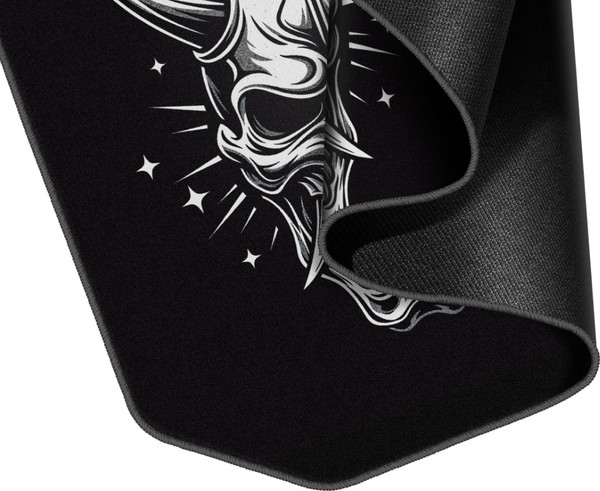 Изображение товара Коврик защитный Defender Motion 50573 (черный/белый/принт Череп)