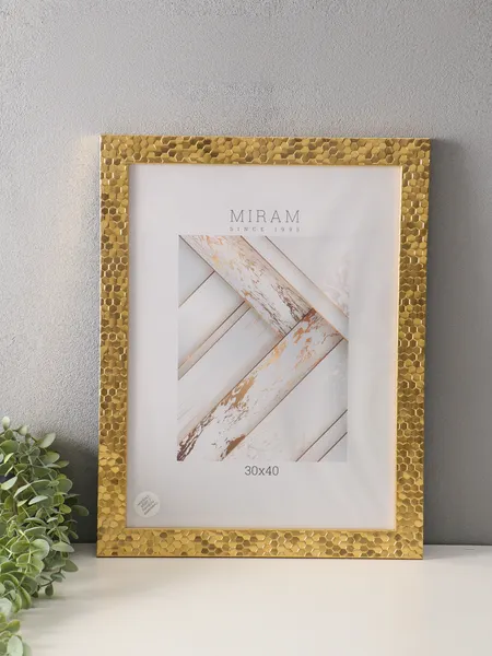 Изображение товара Рамка Мирам 30x40 / 6894016 (золото)