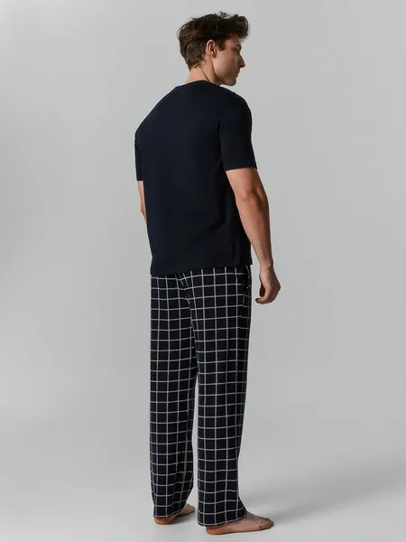 Изображение товара Комплект домашней одежды Mark Formelle 591039 (р.92-82-170/176, черный/клетка на черном)
