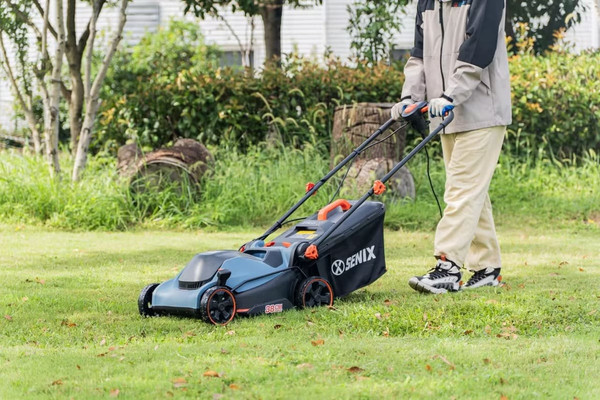 Изображение товара Газонокосилка электрическая Senix LPPE16-M1-EU