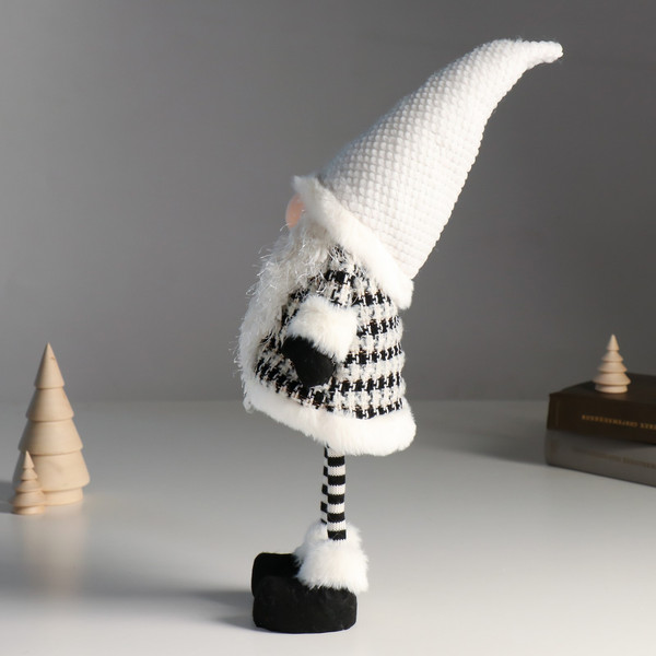 Изображение товара Фигура под елку Sima-Land Дед Мороз в кафтане с рисунком гусиная лапка 9473016