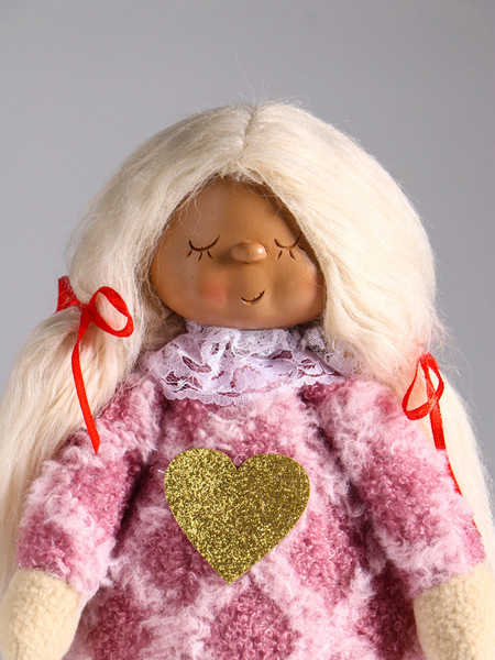Изображение товара Кукла сувенирная Sima-Land Малышка с хвостиками в розовом платье с сердцем 10870219