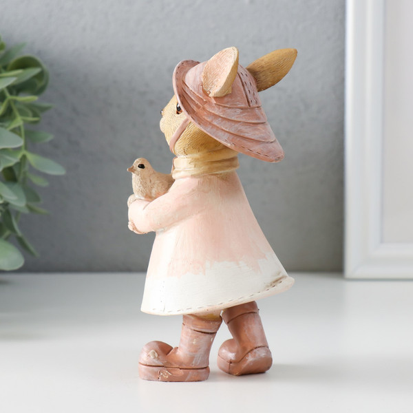 Изображение товара Статуэтка Sima-Land Зайка в шляпке и дождевике с воробышком / 7485974