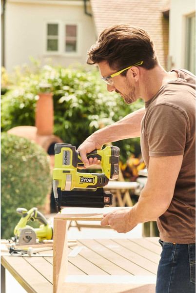 Изображение товара Аккумуляторный гвоздезабиватель Ryobi ONE+ R18GN18-0 (5133005136)
