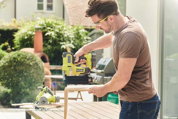 Изображение товара Аккумуляторный гвоздезабиватель Ryobi ONE+ R18GN18-0 (5133005136)