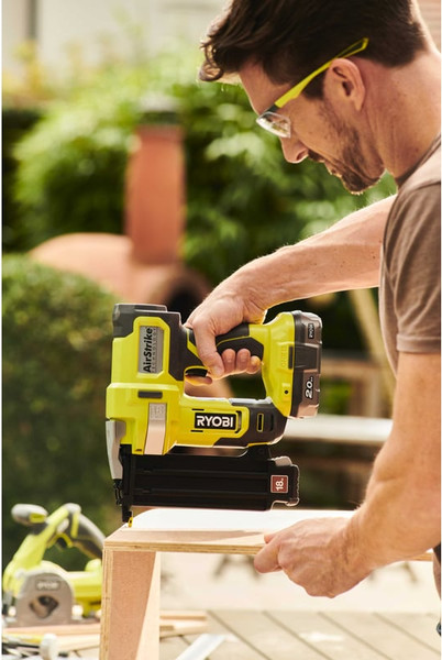 Изображение товара Аккумуляторный гвоздезабиватель Ryobi ONE+ R18GN18-0 (5133005136)