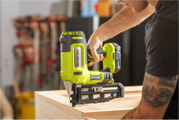 Изображение товара Аккумуляторный гвоздезабиватель Ryobi ONE+ R16GN18-0  (5133005137)