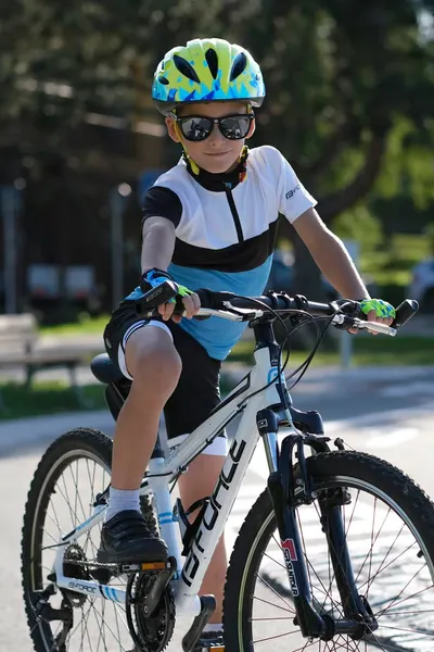 Изображение товара Защитный шлем FORCE Youth Ant 902637-F (р.XXS/XS, флуоресцентный/синий)