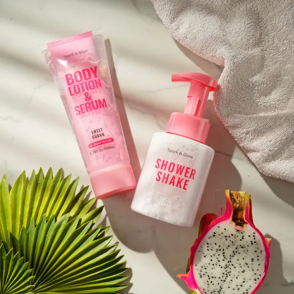 Изображение товара Набор косметики для тела Spark&Glow с ароматом сладкой гуавы Гель для душа+Лосьон для тела (300мл+200мл)