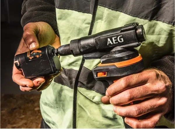 Изображение товара Аккумуляторный заклепочник AEG Powertools 4935472246