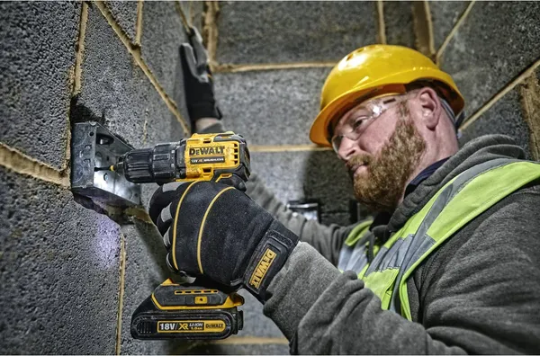 Изображение товара Профессиональная дрель-шуруповерт DeWalt DCD708N