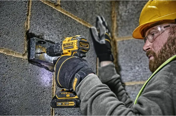 Изображение товара Профессиональная дрель-шуруповерт DeWalt DCD708N