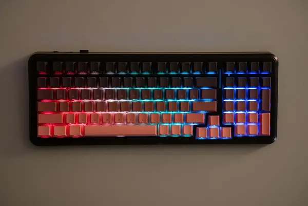 Изображение товара Клавиатура MCHOSE K99 V2 Wireless Mechanical Icy Creamsicle Switch (черный/розовый)