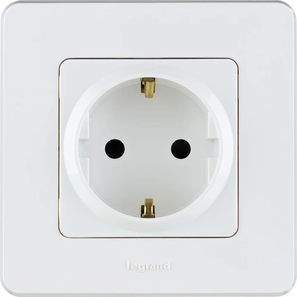 Розетка с рамкой Legrand Inspiria 673720 с заземлением + 673930 (белый/белый)
